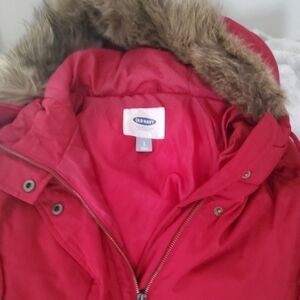 Old Navy Women's Bright Red Puffer Coat with Faux Fur Trim